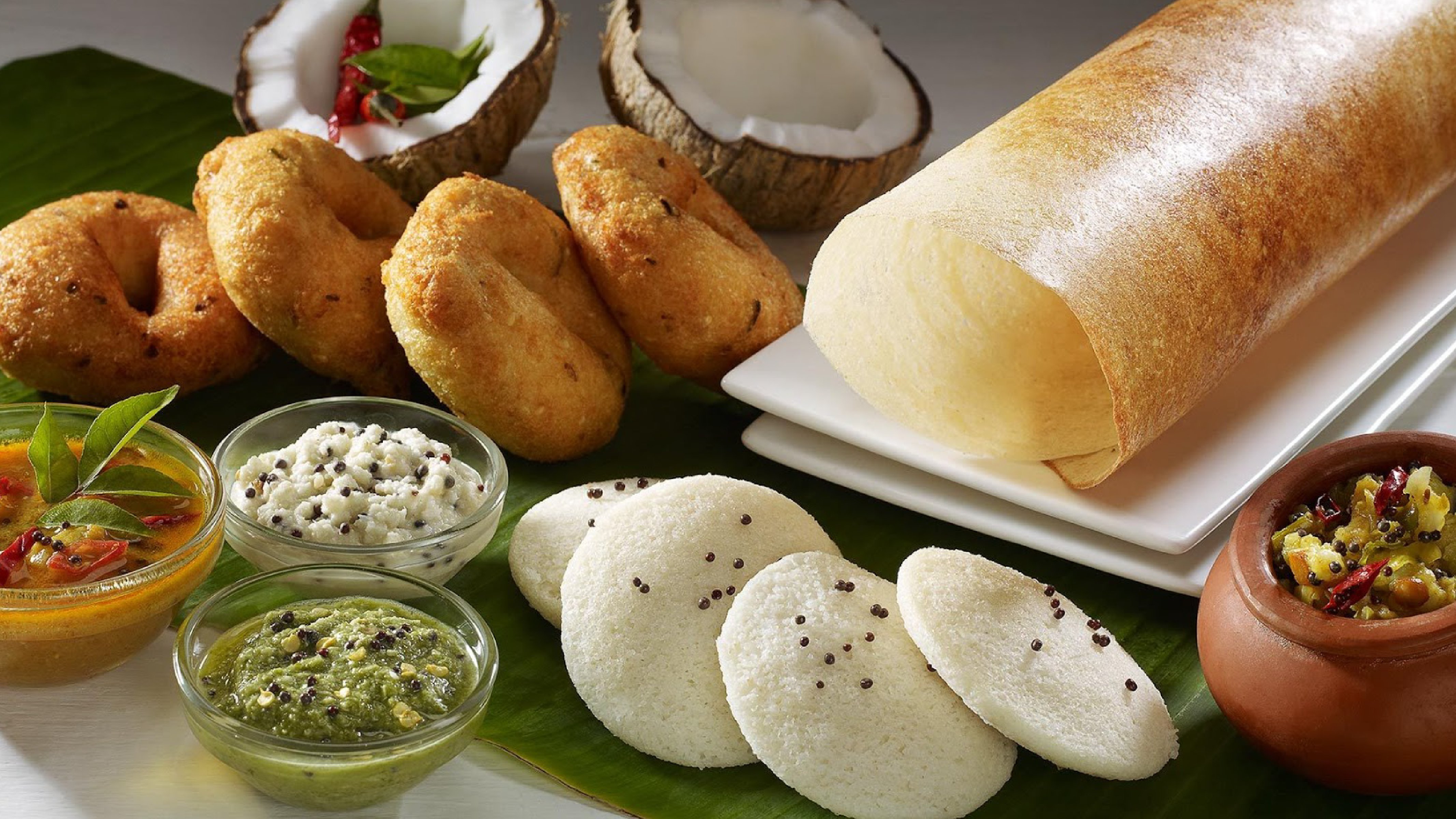 Kuppanna Restaurant in Austin offers Indian breakfast such as idlis, crispy dosas, vadas served with different chutneys.